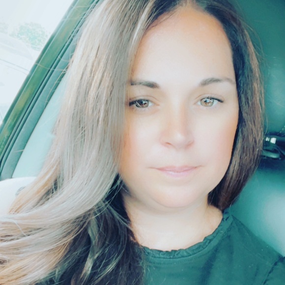 Profile Picture of Cheri Brisson (@cheribrisson) on Poshmark