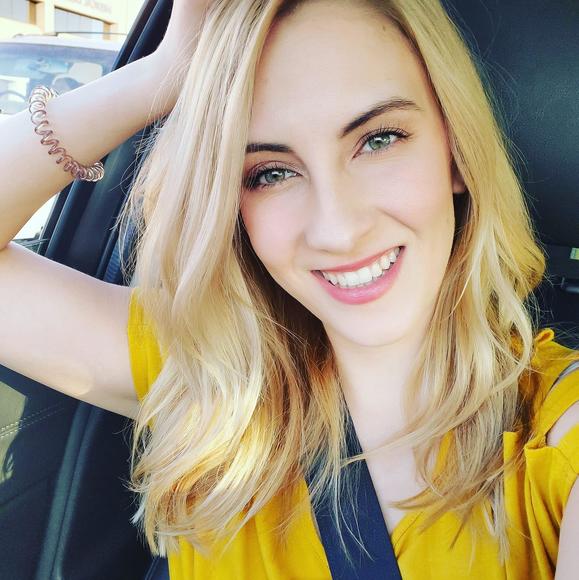 Profile Picture of Arielle Lake (@aslake) on Poshmark