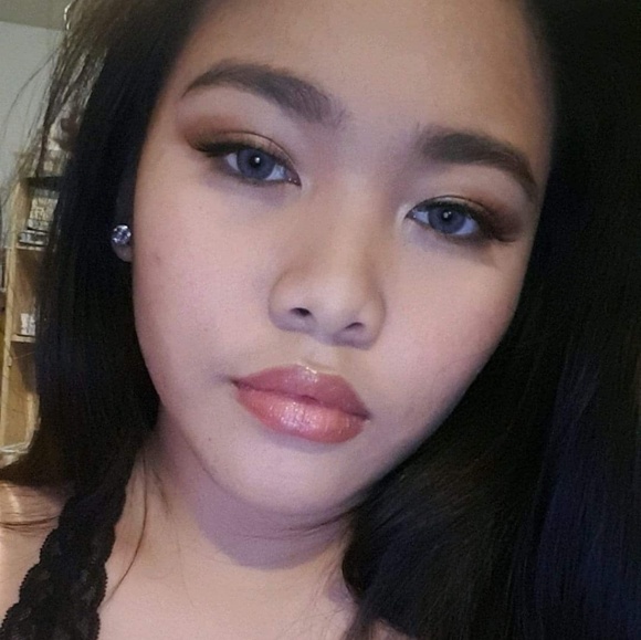 Profile Picture of Leila Pacleb (@amiarah) on Poshmark