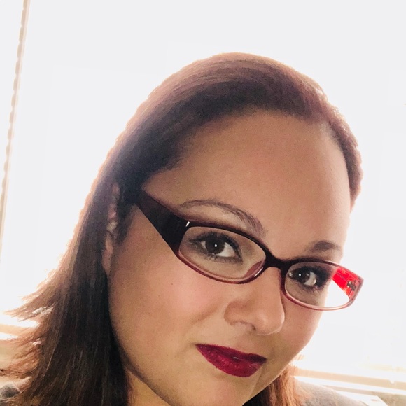 Profile Picture of Barbara Holcomb (@bah0817) on Poshmark