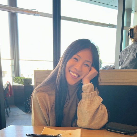 Profile Picture of Susan Zhao (@susan99) on Poshmark