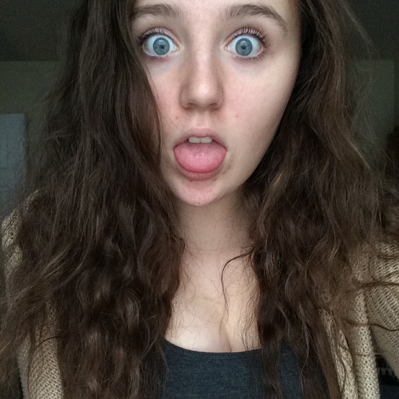 Profile Picture of Sara Steve (@sara_ann7) on Poshmark