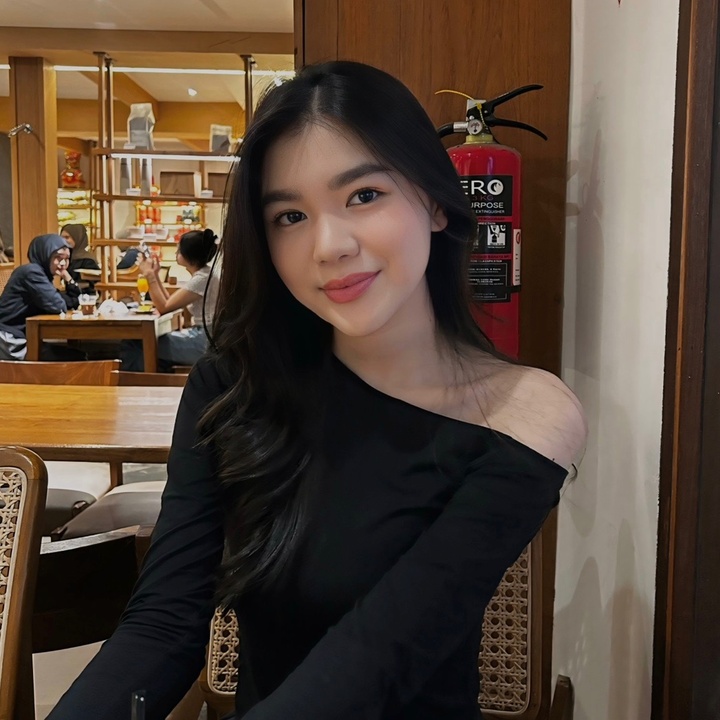 Profile Picture of Michelleᡣ𐭩 (@michellevaleriee) on Tiktok