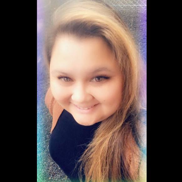 Profile Picture of Uilani Apilando kalili (@uilania) on Poshmark