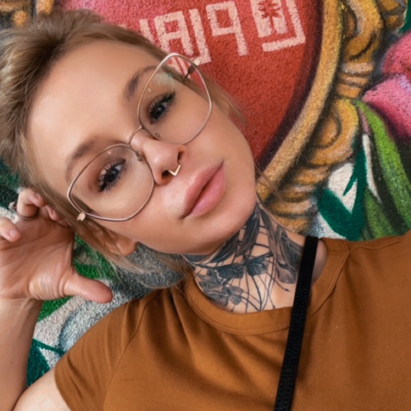 Profile Picture of Mary Grippando (@marygrippando) on Poshmark