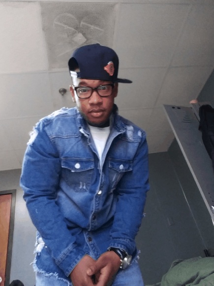 Profile Picture of Antwone Moore (@mooreantwone47) on Poshmark