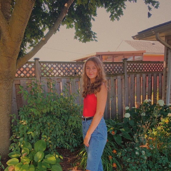 Profile Picture of Sam Colbey (@samanthacolbey) on Poshmark