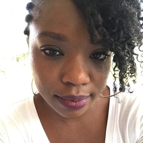 Profile Picture of Tia Moore (@boss_lady001) on Poshmark