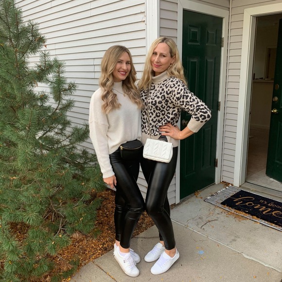 Profile Picture of Mirnesa O (@mirnesax) on Poshmark