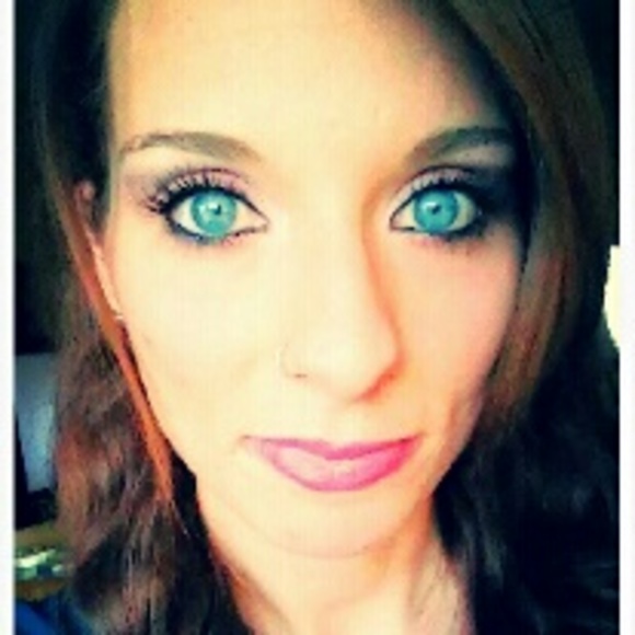 Profile Picture of Sarah Macioszek (@smac31287) on Poshmark