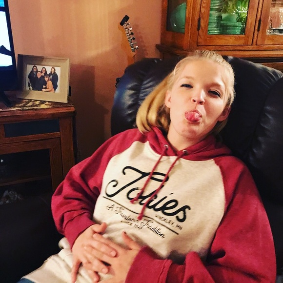 Profile Picture of Stacy Luukkonen (@stacyluukkonen) on Poshmark