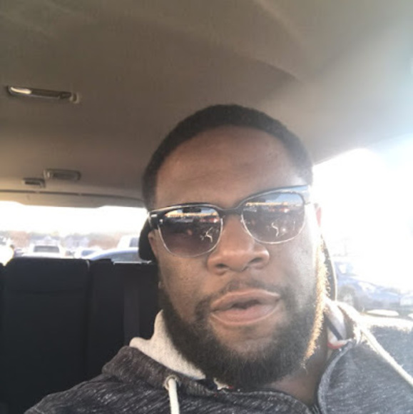 Profile Picture of Terry Hayes (@terryhayes850) on Poshmark