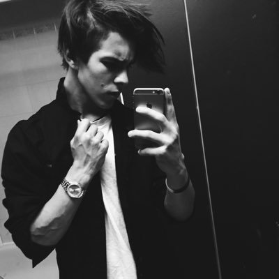 Profile Picture of Alex (@Alex_brunelle) on Twitter