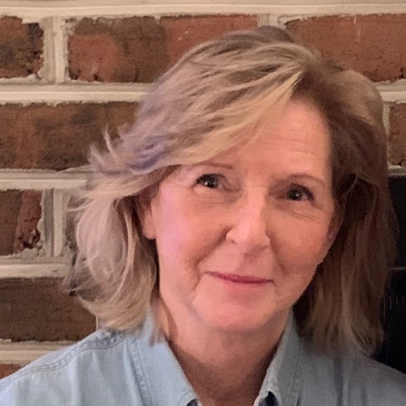 Profile Picture of Angela Post (@jimmy1223) on Poshmark