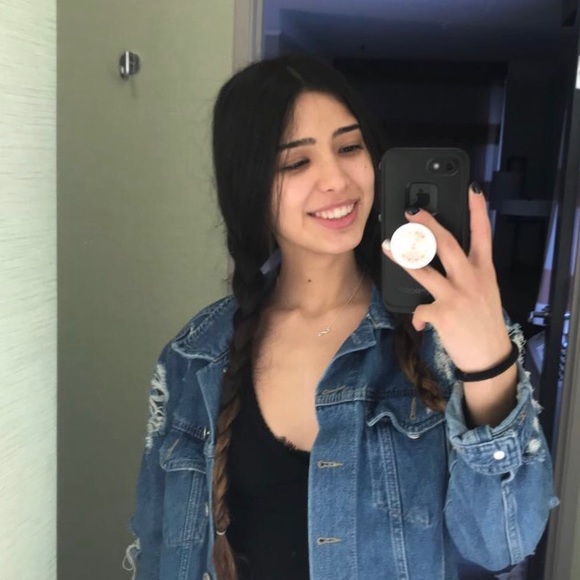 Profile Picture of Darlene Jimenez (@darleneeee_12) on Poshmark