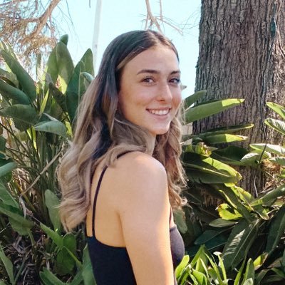 Profile Picture of Charlotte Hennessey (@charhennessey_) on Twitter