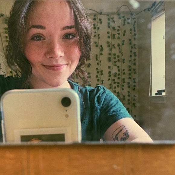 Profile Picture of Sarah Froncek (@sarahmfroncek) on Poshmark