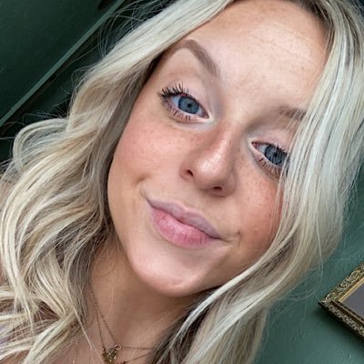 Profile Picture of Maura (@mspear_21) on Twitter