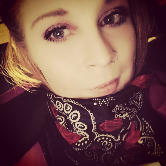 Profile Picture of Kerri Mitchell (@kerrixo) on Poshmark