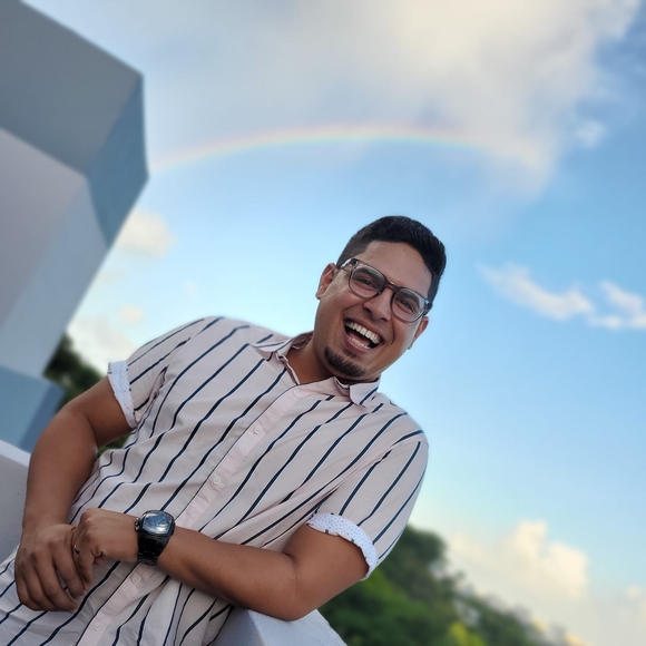 Profile Picture of Joseph Reyes (@joweyeri) on Poshmark