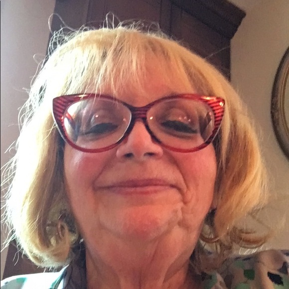 Profile Picture of Julie Marchesella (@julieqoh123) on Poshmark