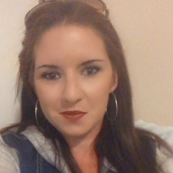 Profile Picture of Alyssa Aird (@alyssaaird) on Poshmark