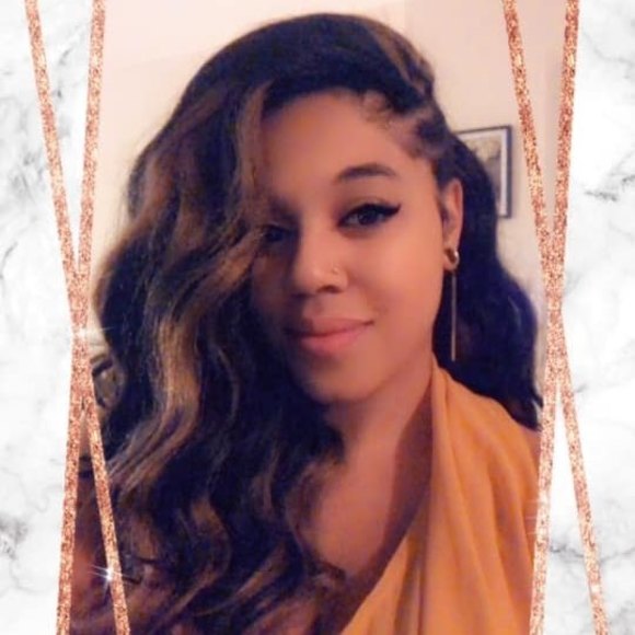 Profile Picture of Andrea Duval (@roseblues2) on Poshmark