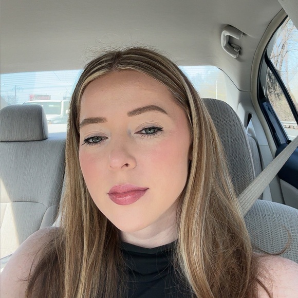 Hannah Baranyay - Poshmark Profile Picture of Hannah Baranyay (@hannah1563025) on Poshmark