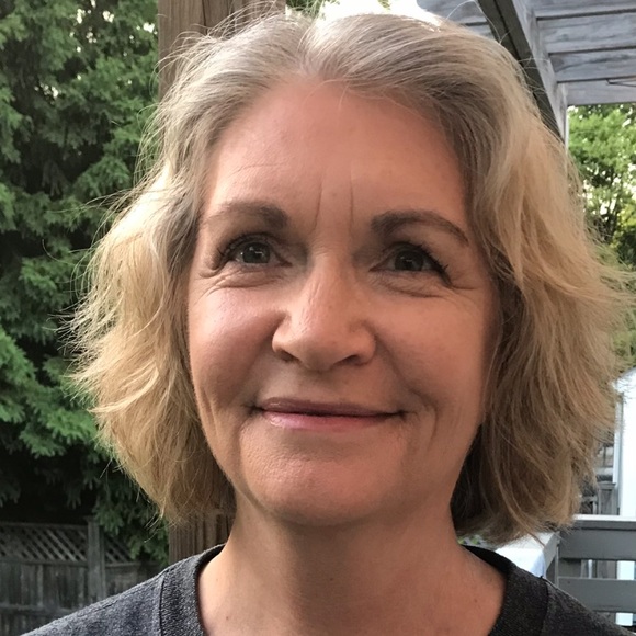 Profile Picture of Beth Stilphen (@bstilph) on Poshmark