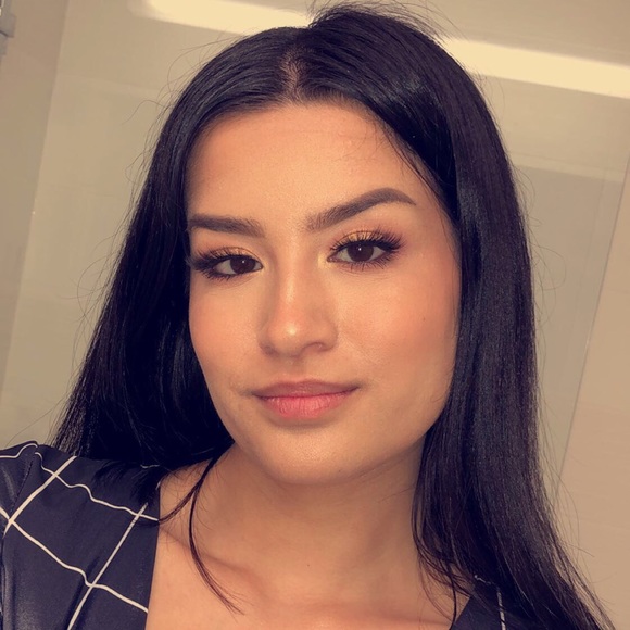 Maddison Micetick - Poshmark Profile Picture of Maddison Micetick (@maddy_micetick) on Poshmark