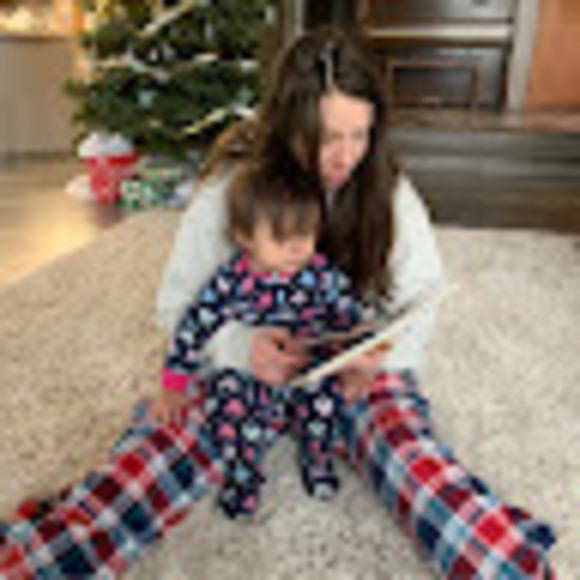 Profile Picture of Rose Gwillim (@rosegwillim) on Poshmark