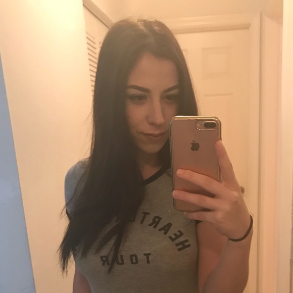 Profile Picture of Martina Kapounova (@tinauz92) on Poshmark