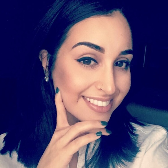 Profile Picture of Andrea Caldera (@dreacal) on Poshmark