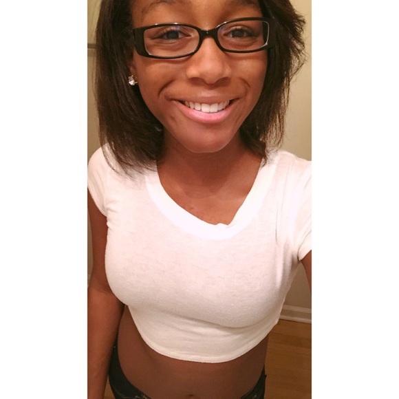 Ivory Brown - Poshmark Profile Picture of Ivory Brown (@ivorydbrown) on Poshmark