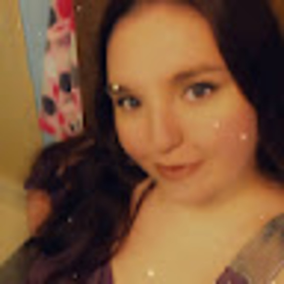 Profile Picture of Jami Houdersheldt (@jhoudersheldt86) on Poshmark