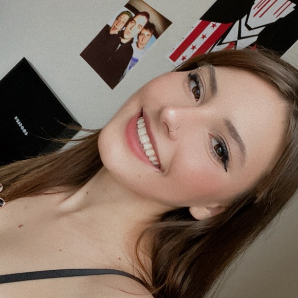 Profile Picture of Tabitha Holtkamp (@tabithaholtkamp) on Poshmark