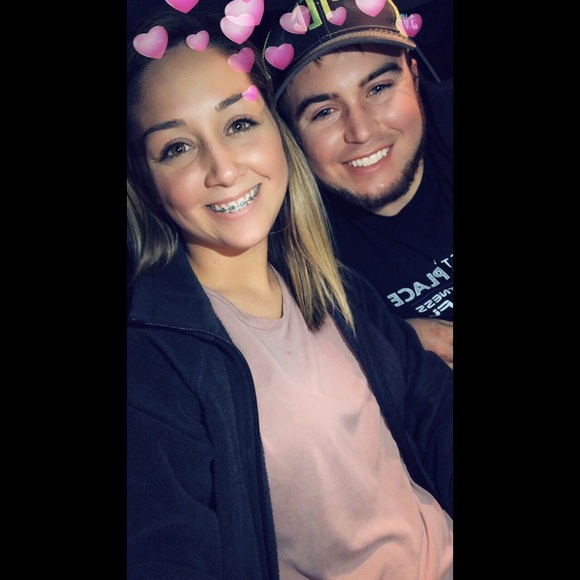 Profile Picture of Ashley Blodgett (@amblodgett96) on Poshmark