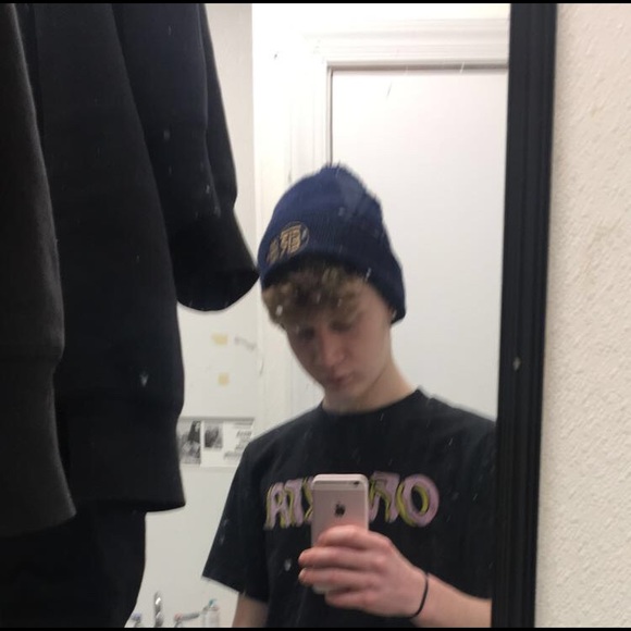 Thomas Bodvin - Poshmark Profile Picture of Thomas Bodvin (@thomasbodvin) on Poshmark