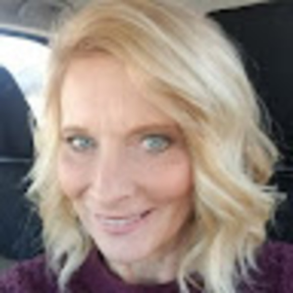 Profile Picture of Sherry and mark Crosson (@56go0wg) on Poshmark