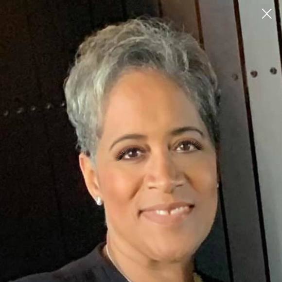 Profile Picture of Lynn Pearson (@tieannbpearson) on Poshmark