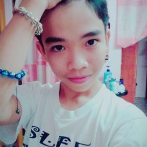 Profile Picture of Julia Neil (@julianeil10) on Twitter