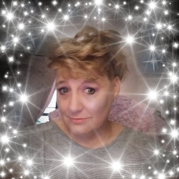 Profile Picture of Vicki Ragon (@vickilynn6969) on Poshmark