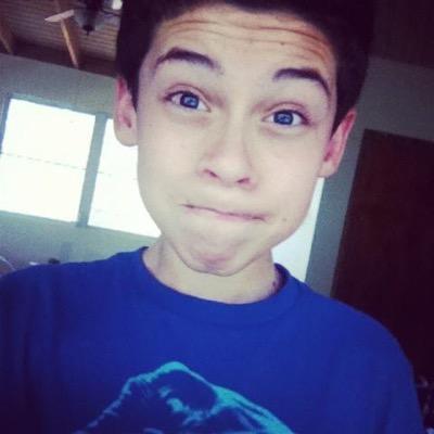 Profile Picture of Julian Negron (@DinnoZombie) on Twitter