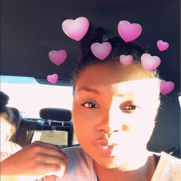 Profile Picture of Keara Birdow (@kearalakaris) on Poshmark