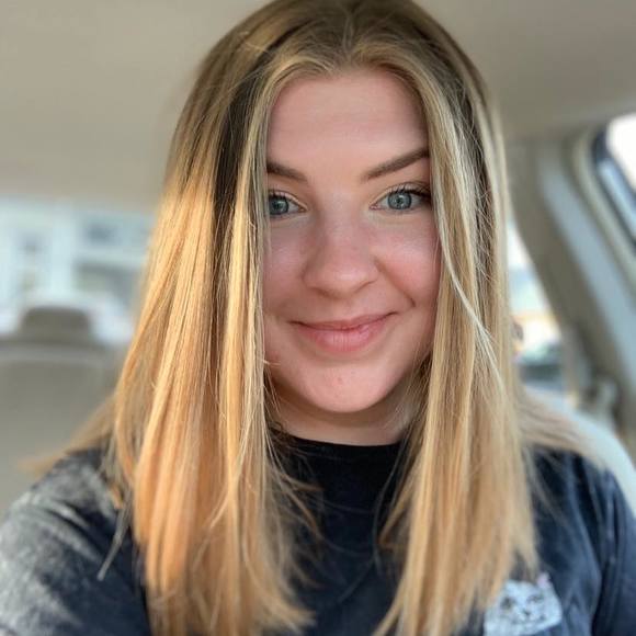 Profile Picture of Megan Schumacher (@schuhmeg) on Poshmark