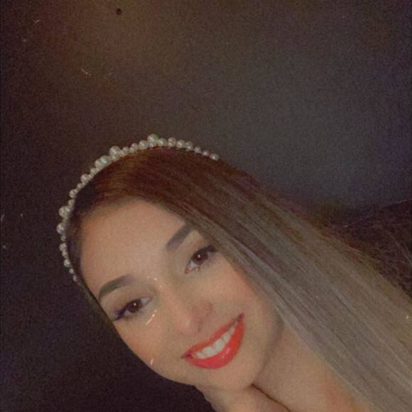 Profile Picture of Alondra Alvarez (@aalvarez5649) on Poshmark