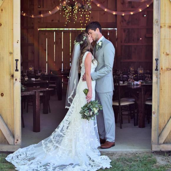 Profile Picture of Heather Bergold (@cornxoxo91) on Poshmark