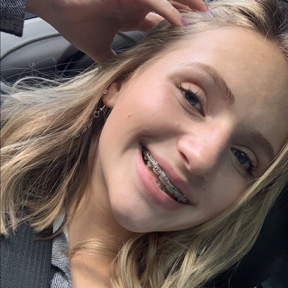 Profile Picture of Alison Amstutz (@_alisongrace_) on Poshmark