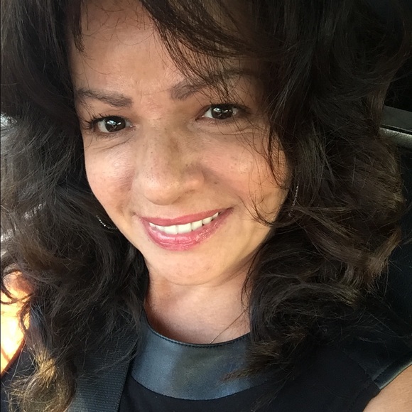 Profile Picture of Frances Holder (@rascal915) on Poshmark