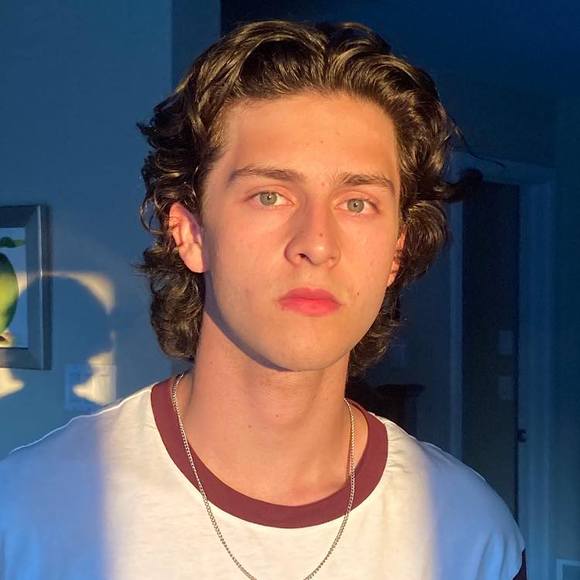 Profile Picture of David Lopez (@davlop28) on Poshmark